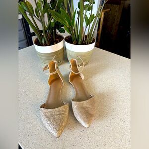 Elegant Gold Women's Ankle Strap Pointed Toe Flats